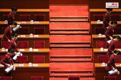 政協(xié)會(huì)議的細(xì)節(jié)之美 一杯熱水彰顯服務(wù)情懷